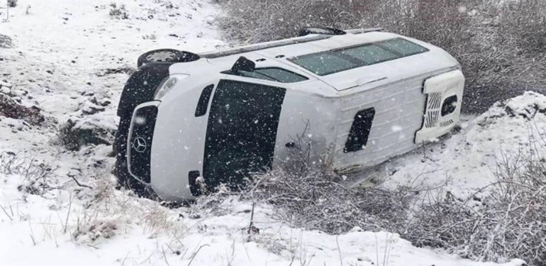 Bingöl’de minibüs şarampole devrildi! Çok sayıda yaralı